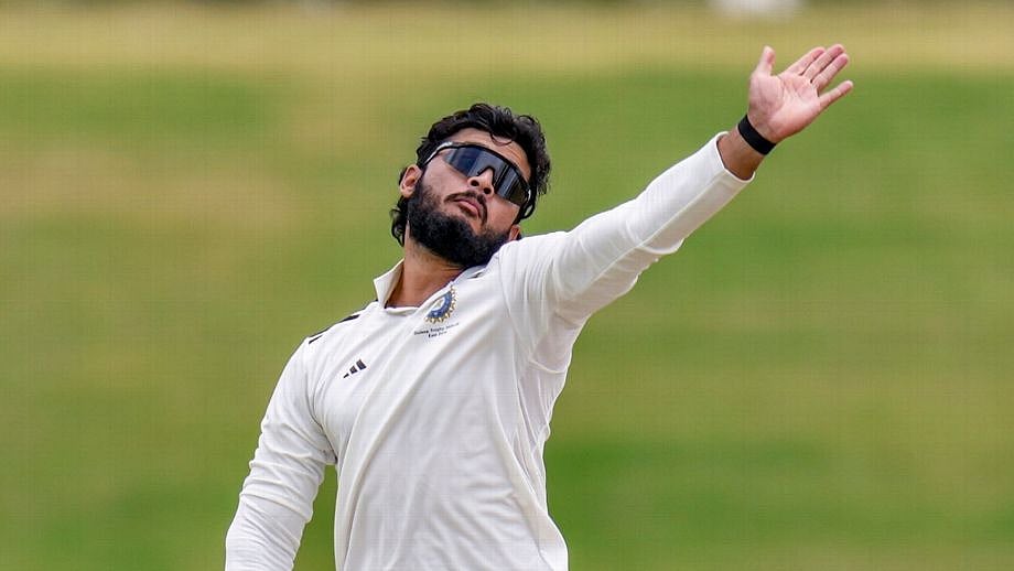 அடேங்கப்பா... ஒரே இன்னிங்ஸில் இரண்டு ஹாட்ரிக்!