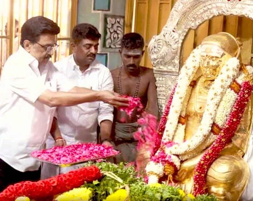 பசும்பொன் முத்துராமலிங்த் தேவர் சிலைக்கு முதல்வர் ஸ்டாலின் மரியாதை!