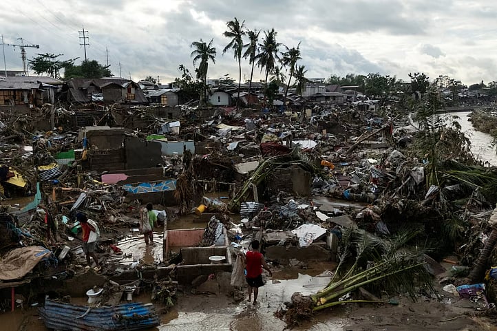 அடுத்தடுத்து பேரழிவுகளை சந்திக்கும் பிலிப்பைன்ஸ்... கல்மேகி புயலால் 66 பேர் பலி!