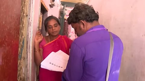 எஸ்.ஐ.ஆருக்கு எதிராக அரசு ஊழியர்கள் போர் கொடி... இனி எப்படித்தான் வேலை நடக்குமோ...?