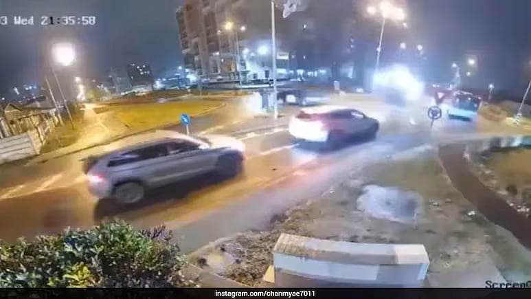 மேலே பறந்த பென்ஸ் கார்... டிரைவர் என்ன ஆனார்?