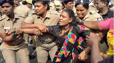 கோட்டையை நோக்கிச் சென்ற தூய்மைப் பணியாளர்கள் கைது!