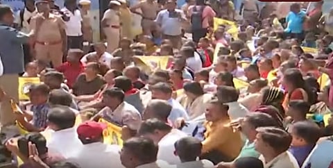 சம வேலைக்கு சம ஊதியம்…3வது நாளாக போராட்டம் செய்த ஆசிரியர்கள் கைது!