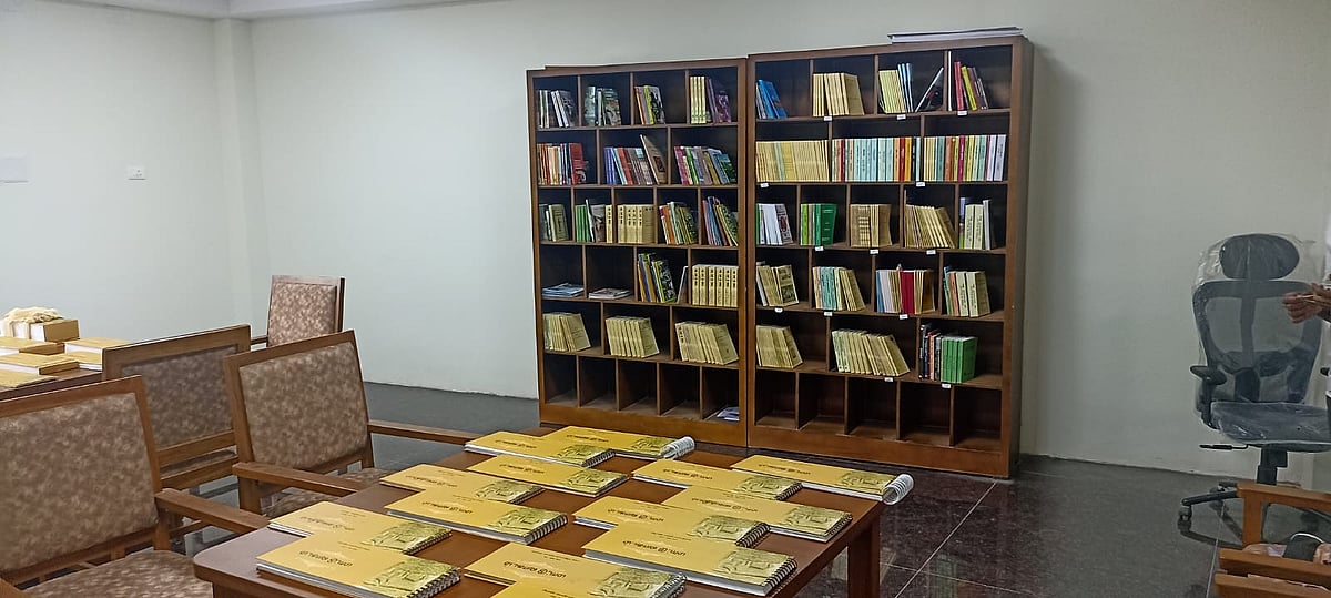 மாடுகளுக்கு நூலகம்... அசத்தும் ஜல்லிக்கட்டு அரங்கம்!