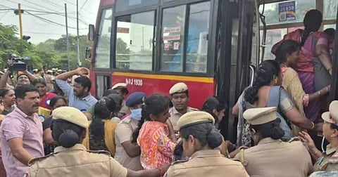 ஆசிரியர்கள் கைது