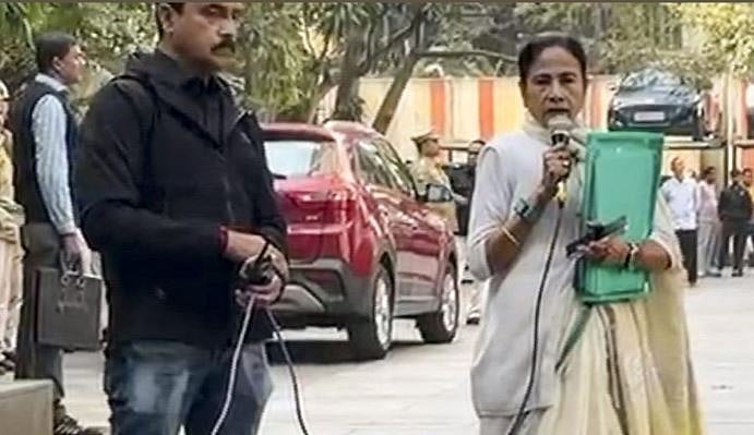 ஈ.டி. ரெய்டு நடந்த வீட்டில் புகுந்த முதல்வர்!