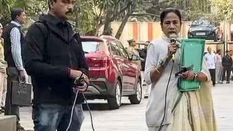 ஈ.டி. ரெய்டு நடந்த வீட்டில் புகுந்த முதல்வர்!