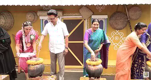 சிலம்பம் சுற்றிய முதலமைச்சர்!