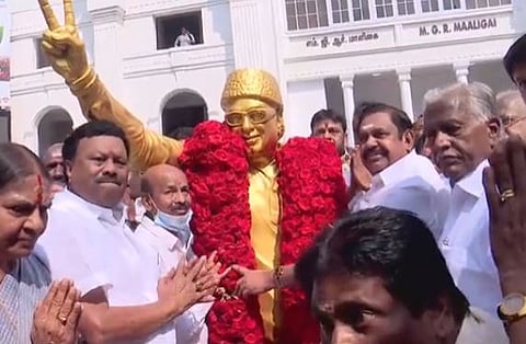 அ.தி.மு.க. தலைமையகத்தில் எடப்பாடி- எம்ஜிஆர் பிறந்த நாள் கொண்டாட்டம்!