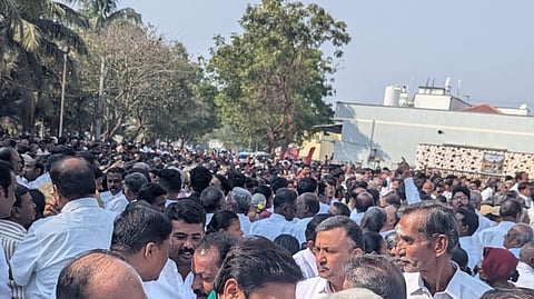 தி.மு.க. அமைச்சரைப் பாராட்டிய பா.ஜ.க. நிர்வாகி!