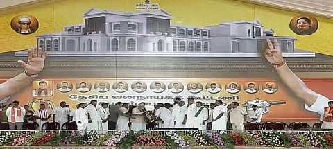 பிரதமர் முன்னால் நயினாரின் டைமிங் பேச்சு!