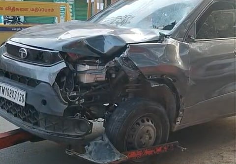 கார் மோதியதில் சமயபுரத்துக்குச் சென்ற 4 பக்தர்கள் உயிரிழப்பு!