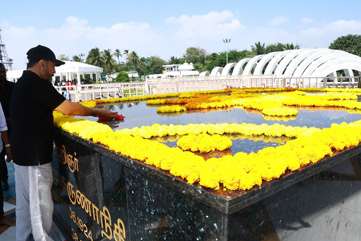 கலைஞர் உலகத்தைச் சுற்றிப் பார்த்த கமல்ஹாசன்!