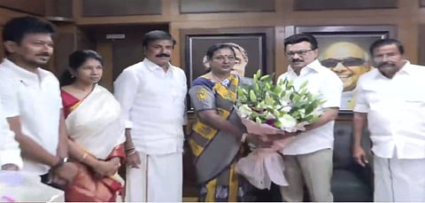 அறிவாலயத்தில் தே.மு.தி.க. தலைவர்கள் 