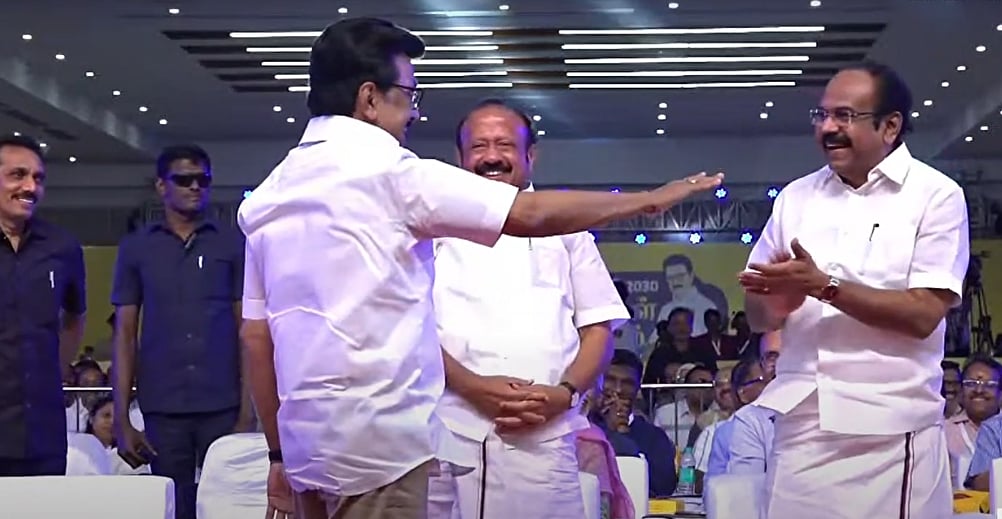 மீண்டும் வைரல் ஆக்‌ஷன்... கை தட்டி ரசித்த அமைச்சர்கள்!