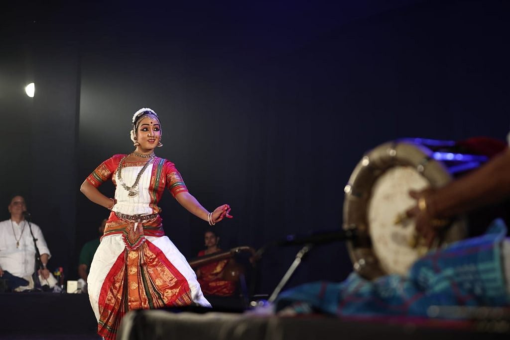 சுழன்றாடிய தபஸ்யா... கண்ணுக்கும் காதுக்கும் கிடைத்த விருந்து!