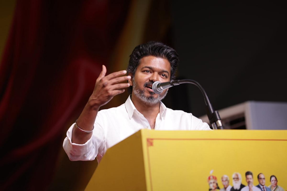 கரூர் வழக்கு: விஜய் நாளை ஆஜராக சிபிஐ சம்மன்!
