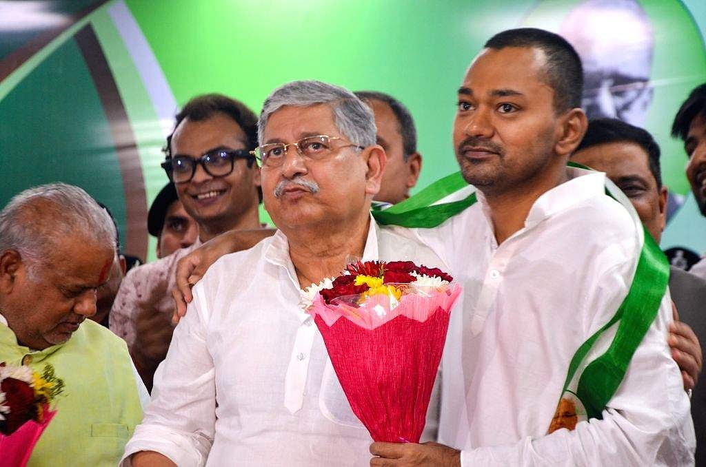 அப்பா கட்சியில் இணைந்தார் மகன்.. பீகார் அரசியலில் திடீர் திருப்பம்!