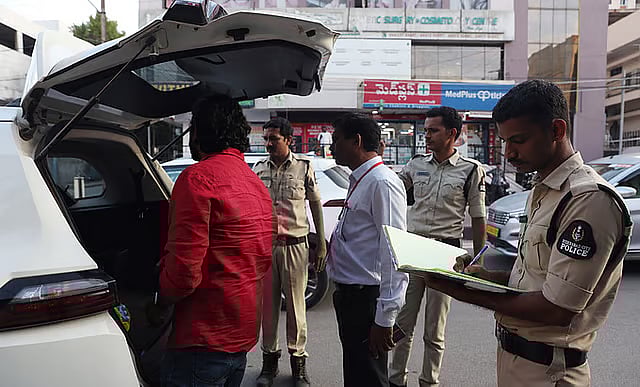 தமிழக தேர்தல்: 2 நாள்களில் ரூ. 23 கோடி பணம், பரிசுப் பொருள்கள் பறிமுதல்!