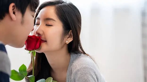 ‘லவ் பண்ணுங்க…’ மாணவர்களுக்கு பல்கலைக்கழகம் அறிவுரை!