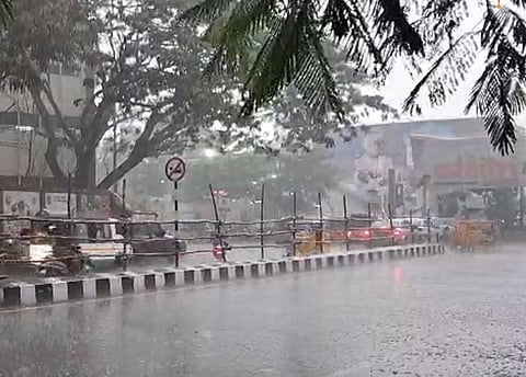 சென்னையில் கோடை மழை- குளிர்ந்த நகரம்!