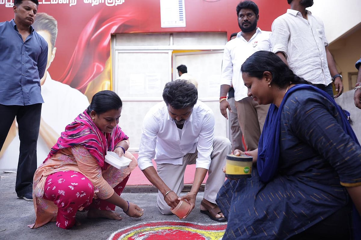 பெரம்பூர் தொகுதிக்கு விஜய் திடீர்ப் பயணம்!