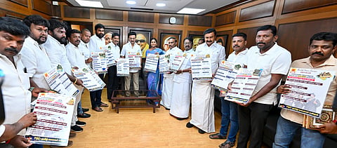 கல்லூரி சேரும் மாணவர்களுக்கு தி.மு.க. அணியும் உதவி!