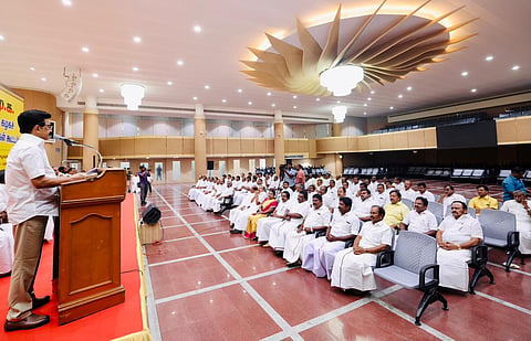 நடந்திருப்பது புதுவிதமான கவர்ச்சி மாயாஜால சுனாமி- ஸ்டாலின் சொல்கிறார்