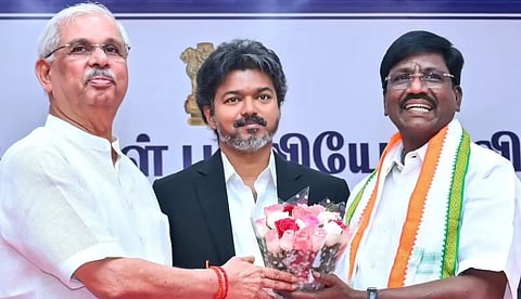 முதல்வரே பல்கலை. வேந்தர்- காங்கிரஸ் பல்டி!
