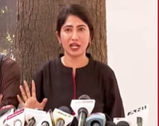 போலீசில் புகார்- கண்ணீர் விட்டு அழுத பிக்பாஸ் ஜூலி!