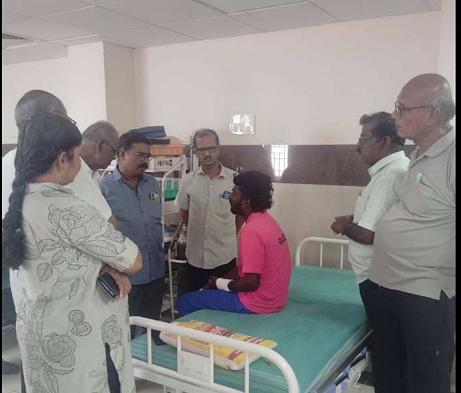 நெல்லை, தென்காசியில் முகமூடி கும்பல் அரிவாள் வெட்டு - 8 பேர் படுகாயம்!