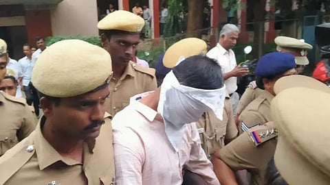 கோவை சிறுமி கொலை வழக்கில் குற்றப்பத்திரிக்கை தாக்கல் செய்யப்பட்டது.