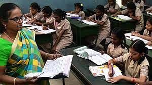 அரசுப் பள்ளி ஆசிரியர்கள் இடமாறுதலுக்கான விண்ணப்பம் குறித்த அறிவிப்பு வெளியாகியுள்ளது.