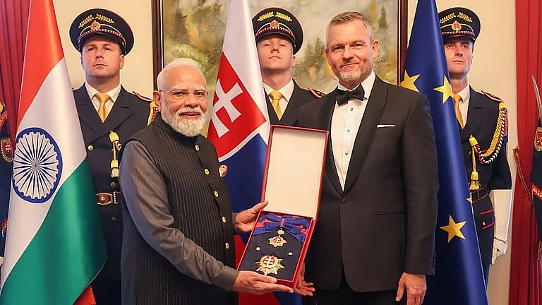 ஸ்லோவாக்கியாவின் உயரிய விருதைப் பெற்றார் பிரதமர் மோடி!