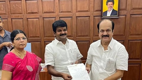 எம்.எல்.ஏ. பதவியிலிருந்து விலகிய விஜயபாஸ்கர்!