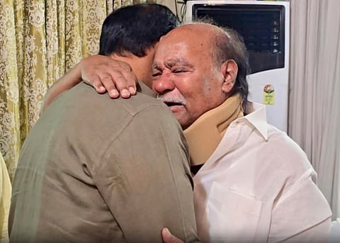 அன்புமணியைக் கட்டித்தழுவி அழுத இராமதாஸ்