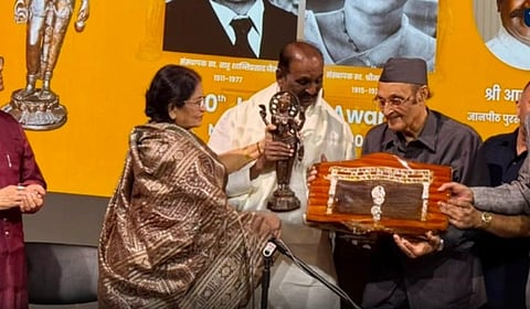 'உலக அழகிகளை உருவாக்கிய இந்தியா உலகக் கவிகளை உருவாக்கவில்லையா?'- வைரமுத்து