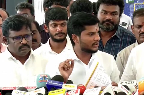 அமைச்சர்கள் ரமேஷ், லோகேஷ்