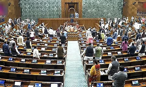 தொடங்கியதும் முடங்கியது நாடாளுமன்றம்!