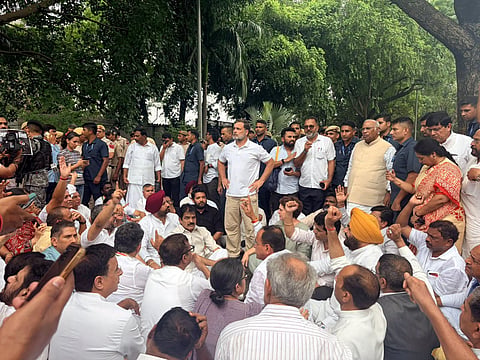 Rahul protests infront of PM Modi's home
