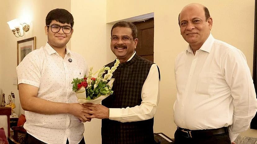 'ஏன் போராடணும்? அந்த நேரத்தில் படிக்கலாமே?': நீட் டாப்பர் பன்ஷூல் பன்சல் !