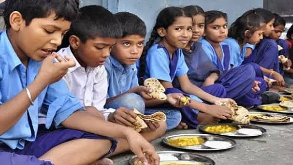 மதிய உணவுத் திட்டத்தில் சிக்கன் பிரியாணி - அமைச்சர் ராஜ்மோகன்