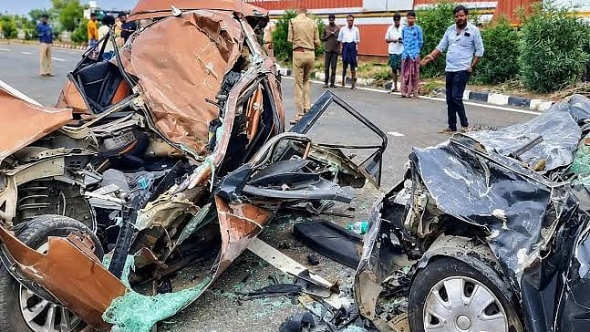 5 பேரைப் பலிகொண்ட சாலை விபத்து... மதுரை அருகே துயரம்!