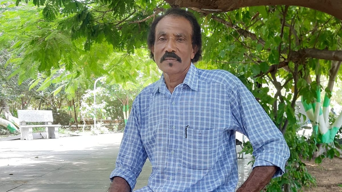 பகலில் தொழிலாளி, இரவில் மொழிபெயர்ப்பாளர்: ஷாஃபியின் நேர்காணல்