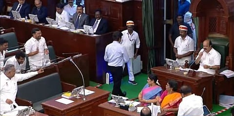 எதிர்க்கட்சி ஓடிவிடக்கூடாது-விஜய்; அவரே ஓடினார்- உதயநிதி
