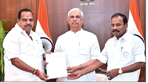 ADMK lodges complaint on Governor Arlekar