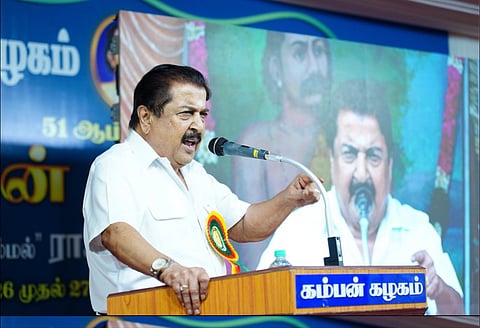 கம்பன் திரையரங்கில் சிவகுமார் 

