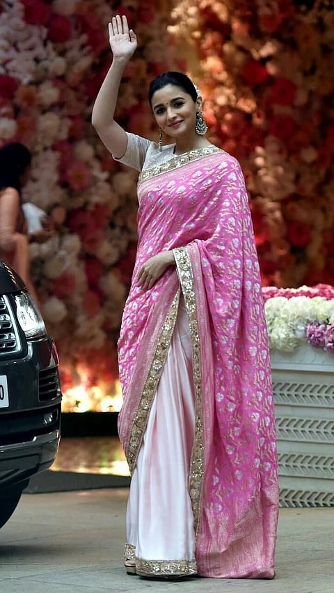 আলিয়া ভাটৰ আটাইতকৈ আকৰ্ষণীয় কইনাৰ সখীৰ ৰূপৰ সাজ সমূহ