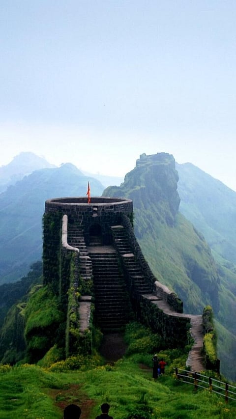 ছবিৰ যোগে ভাৰত ভ্ৰমণ : ভ্ৰমণযোগ্য ১২খন বিস্ময়কৰ ঠাই