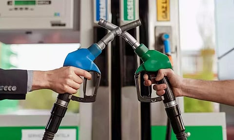 আজি ২২ খন ৰাজ্যত পেট্ৰ'ল পাম্পে ইন্ধন ক্ৰয় বন্ধ কৰিবলৈ, উচ্চতৰ আয়োগৰ দাবী